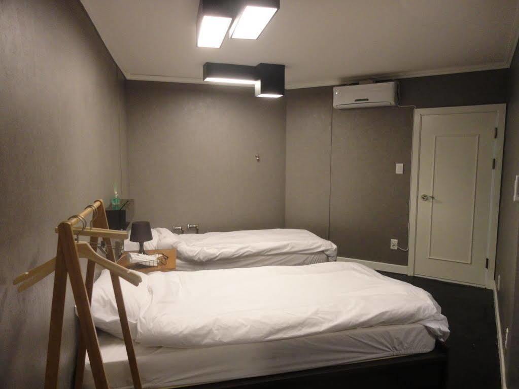 Xeromine Guesthouse Itaewon โซล ภายนอก รูปภาพ